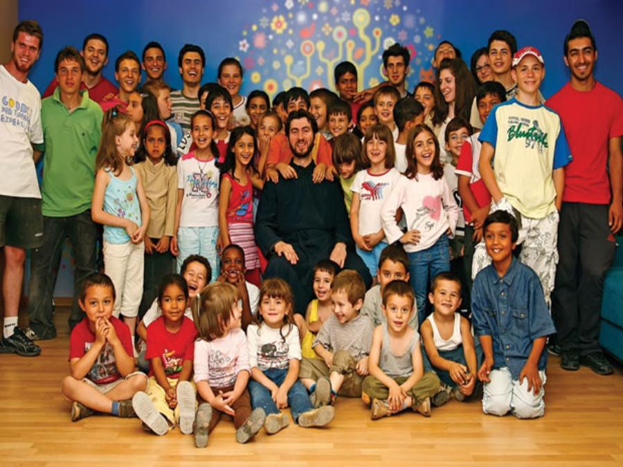 Πάτερ Αντώνιος: Ο παπάς που άλλαξε τον κόσμο