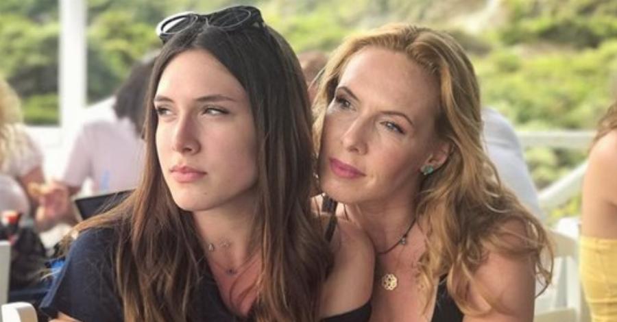 Εβελίνα Παπούλια: «Την ώρα που παντρευόμουν κατάλαβα ότι δε μπορώ να ζήσω με τα ελαττώματα του συζύγου μου»