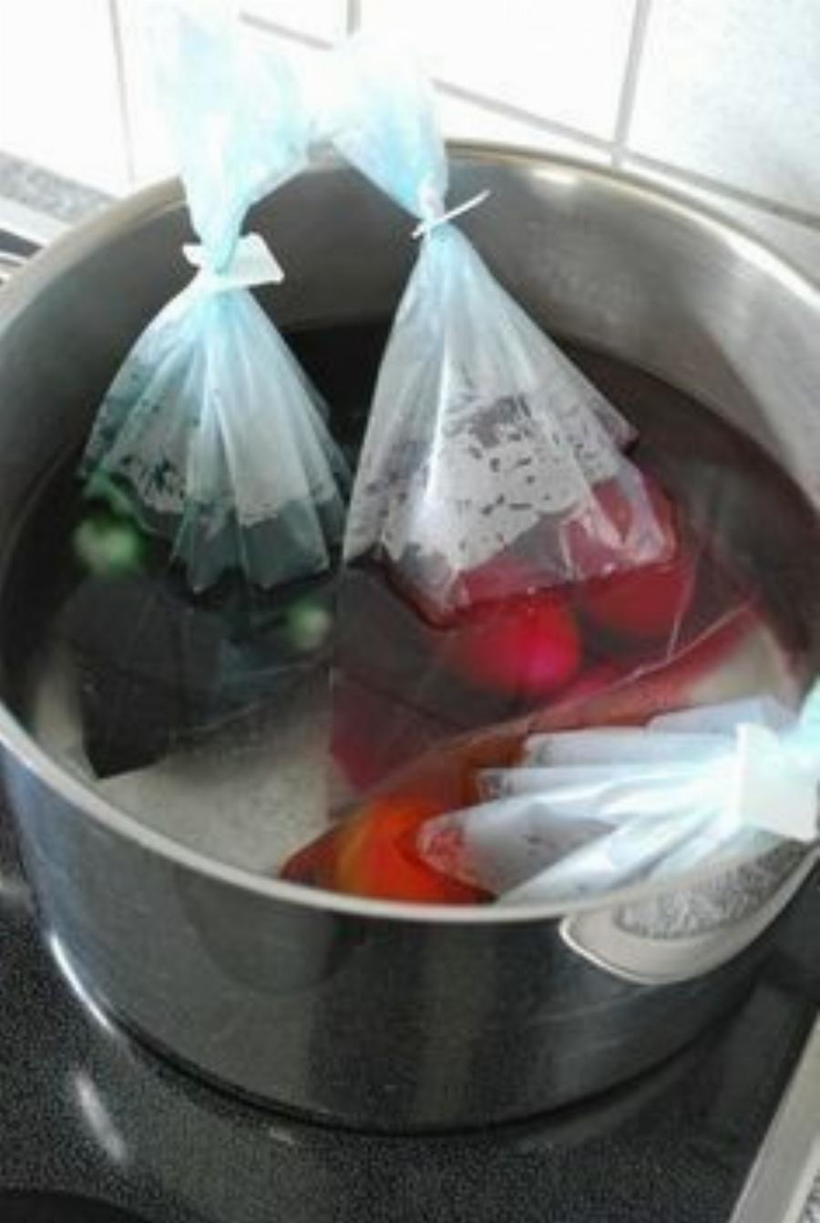 Πως να τα βάψεις με οικολογικό και παραδοσιακό τρόπο: Όσα πρέπει να γνωρίζεις για τα πασχαλινά αυγά