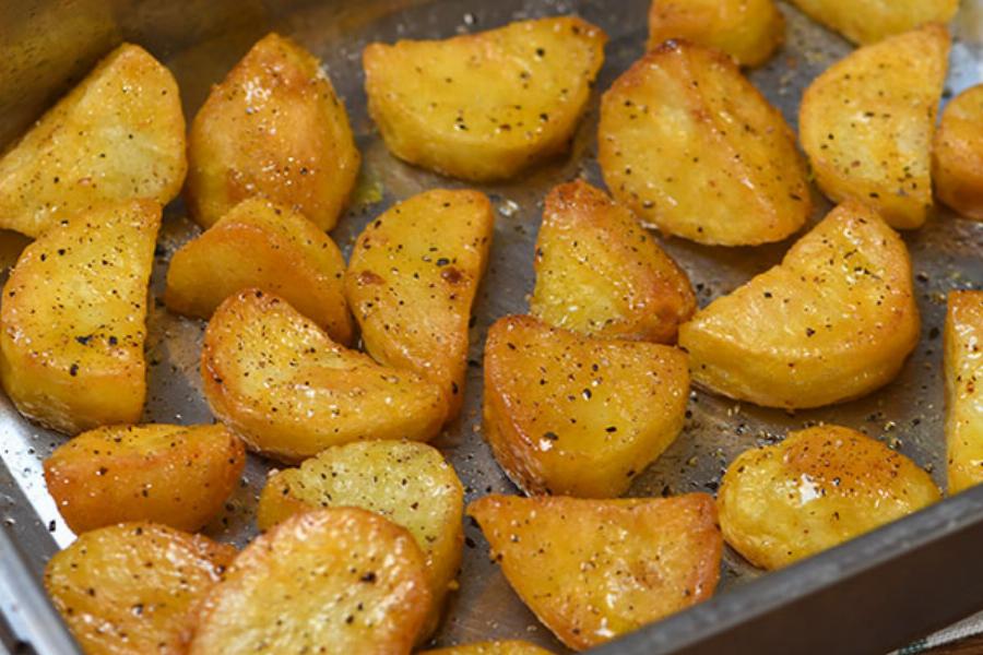 Πατάτες φούρνου: Το έξυπνο κόλπο για να γίνουν πεντανόστιμες