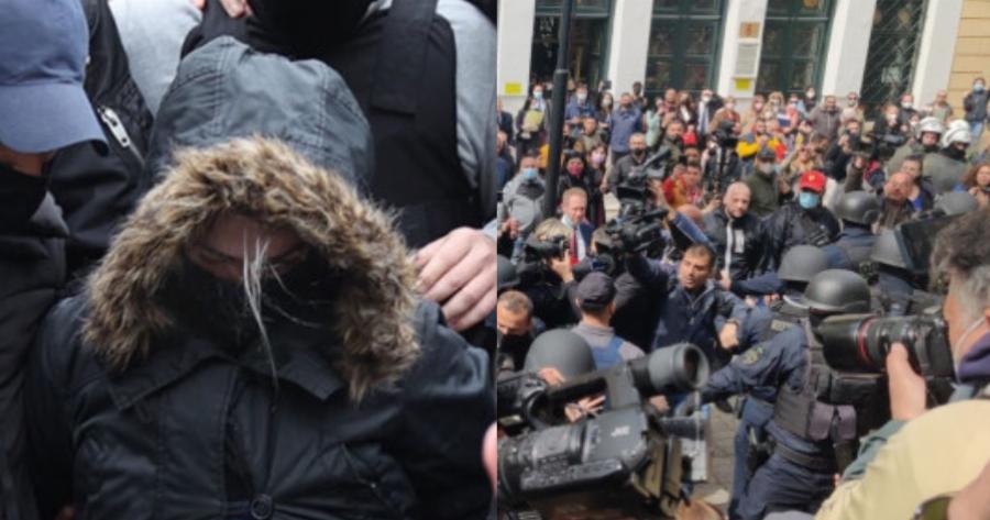 Ρούλα Πισπιρίγκου: Με κουκούλα, αλεξίσφαιρο και σκυμμένο το κεφάλι έφτασε στην Ευελπίδων