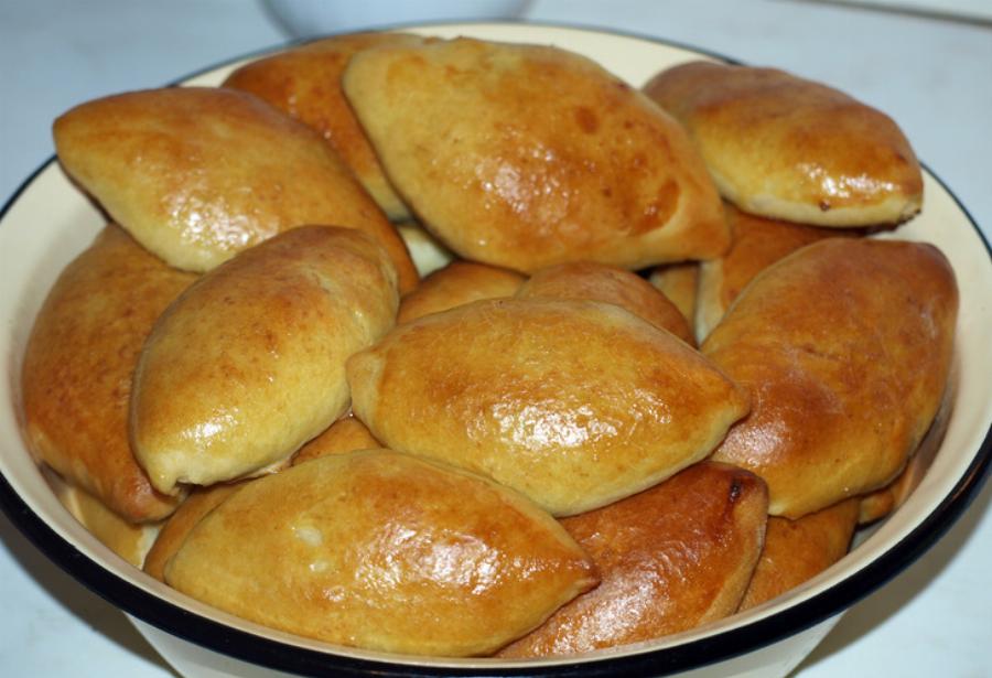 Σπιτικά τυροπιτάκια: Πεντανόστιμα με σπιτική ζύμη για ένα λαχταριστό σνακ