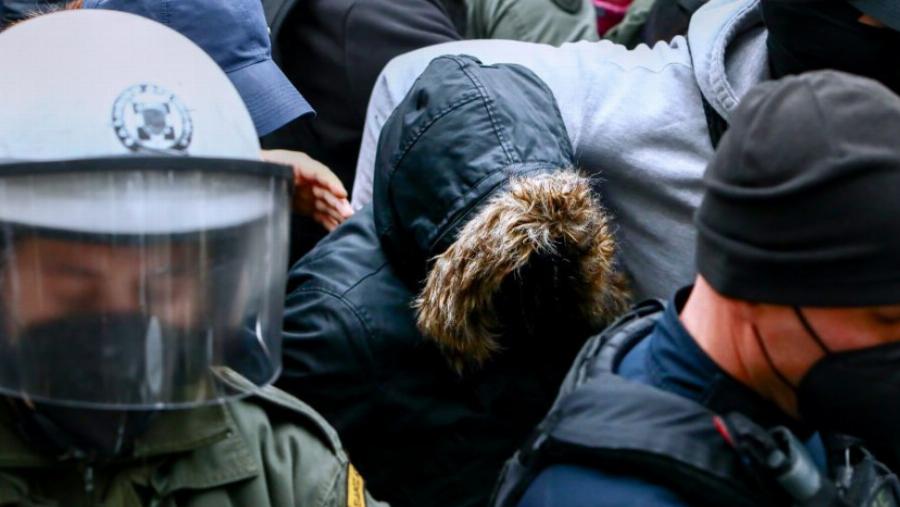 «Να πειράξω εγώ την Τζωρτζίνα; Δεν την πείραξα ποτέ. Εγώ τους έλεγα αφήστε το παιδί να κάνει ό,τι θέλει», δηλώνει η Δήμητρα Πισπιρίγκου