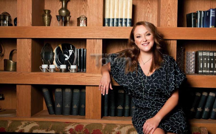 Ρένια Λουϊζίδου: Ο πετυχημένος γάμος, τα 25 χρόνια αγάπης, η πρόωρη γέννηση του γιου της, το μεγάλο παράπονο και η εξομολόγηση για τα κιλά της