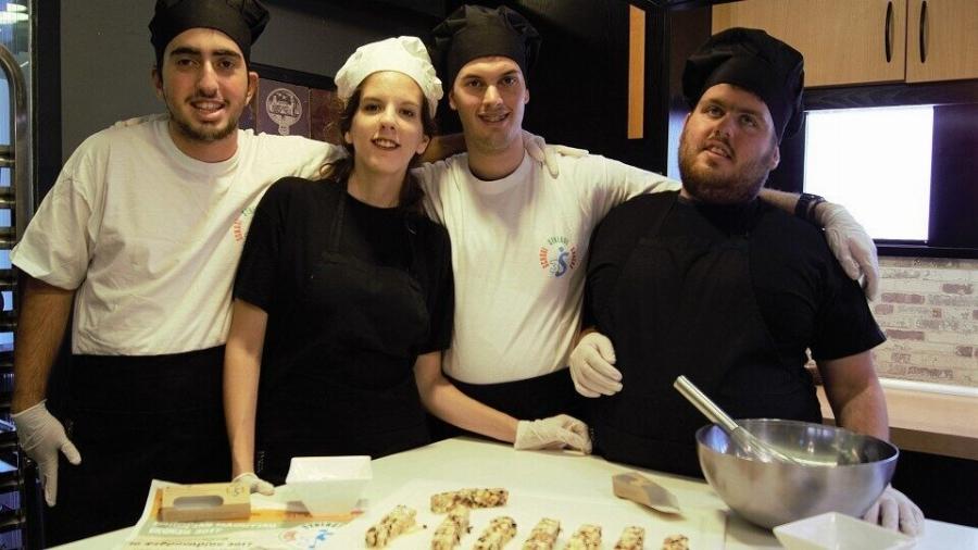 Νέοι με αυτισμό: Δεν τους προσλάμβανε κανείς όμως οι 4 νέοι κατάφεραν να ανοίξουν τη δική τους επιχείρηση στην Αθήνα