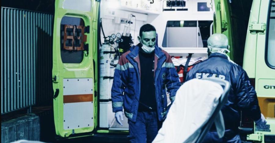 «Βασιλάκη σήκω να δεις αυτή τη μάνα»: Το σπαρακτικό μήνυμα ενός διασώστη του ΕΚΑΒ