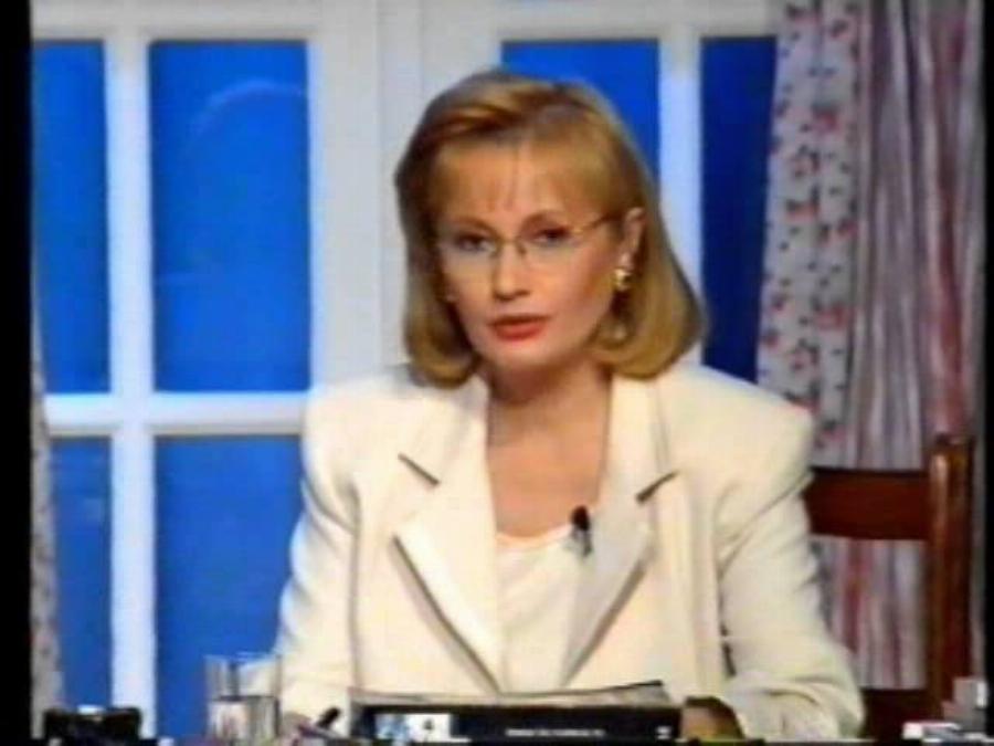 Αγγελική Νικολούλη: Η αρχή μπροστά από μια βιβλιοθήκη «χτίζοντας τον μύθο» πριν από 27 χρόνια