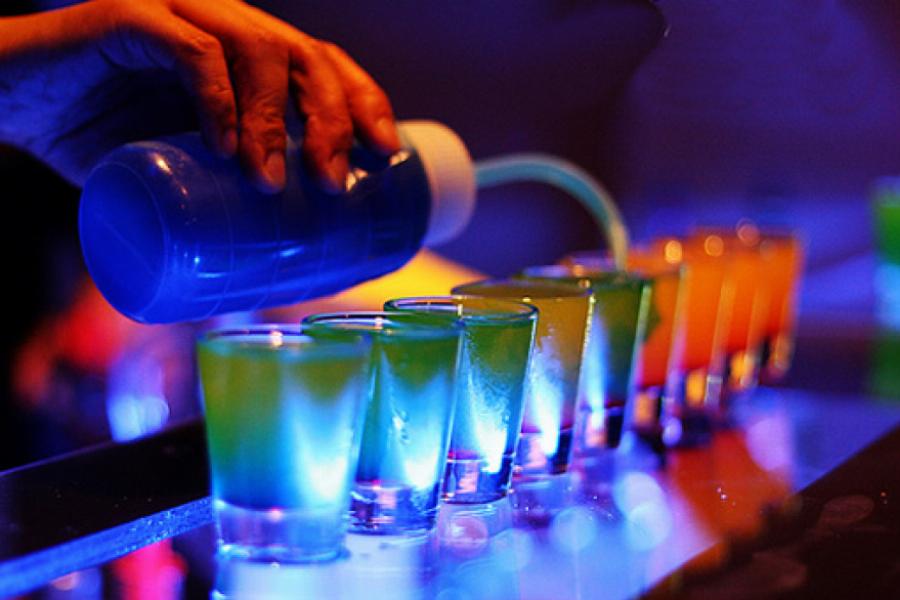 Εργαζόμενοι από ξενοδοχεία και εστιατόρια έφυγαν για δουλειά σε οικοδομές