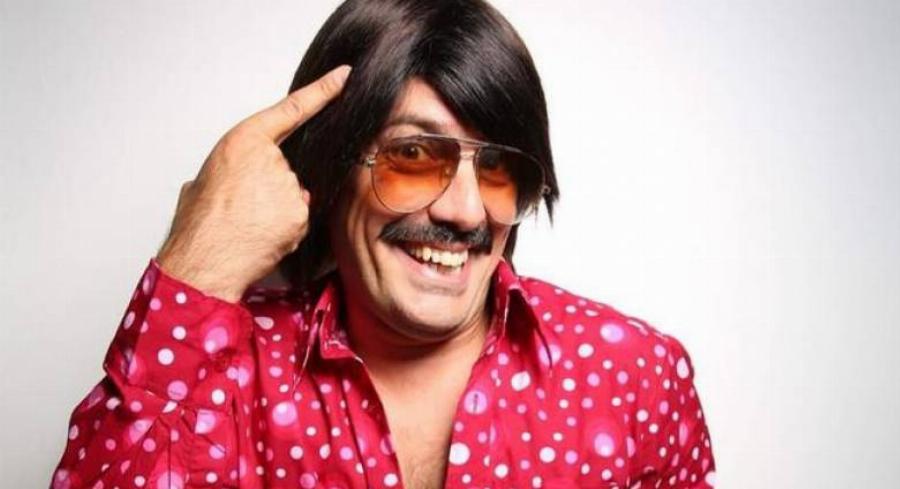 Τόνι Σφήνος: Η πραγματική του εικόνα, τα επαγγελματικά του όνειρα, ο γάμος με θαυμάστρια και ο ρόλος του πατέρα