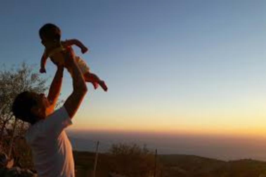 Σωτήρης Κοντιζάς: Η παιδική ηλικία στην Ιαπωνία, η γνωριμία με τη σύζυγό του, η οικογένεια και το όμορφο όνομα της κόρης του