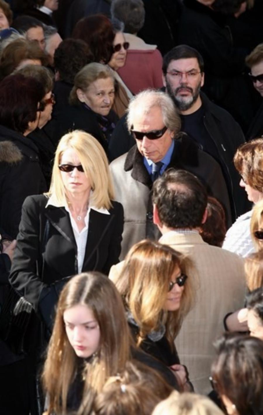 Γεράσιμος Σκιαδαρέσης – Μπέσυ Μάλφα: Οι πανέμορφες δίδυμες κόρες του και το τραγούδι τους στο tik tok που έγινε viral