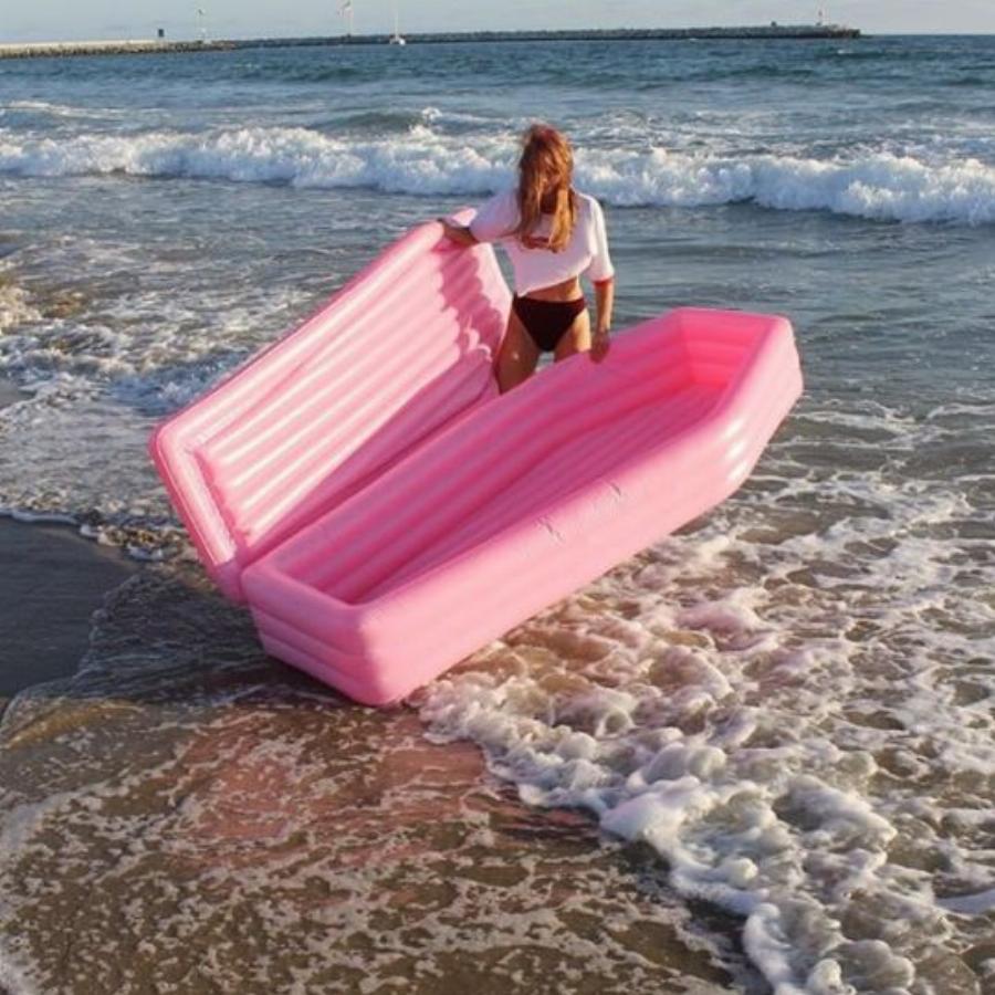 Φέρετρο θαλάσσης: Τα στρώματα θαλάσσης ένα βήμα πιο μπροστά – Υπόσχονται μοναδικές στιγμές ηρεμίας στη θάλασσα