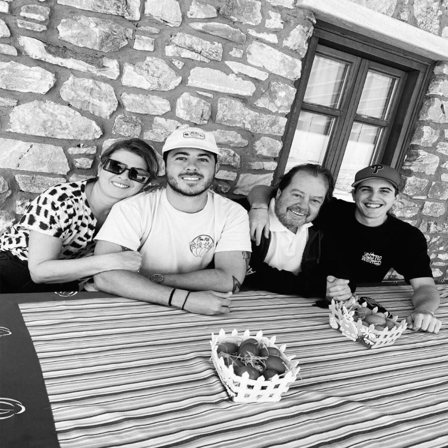 Σοφία Αλιμπέρτη: Η απόσυρση από τα φώτα της δημοσιότητας, η δουλειά που κάνει σήμερα και το υπέροχο σπίτι στην Πάρο