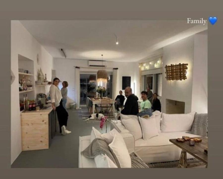 Σοφία Αλιμπέρτη: Η απόσυρση από τα φώτα της δημοσιότητας, η δουλειά που κάνει σήμερα και το υπέροχο σπίτι στην Πάρο