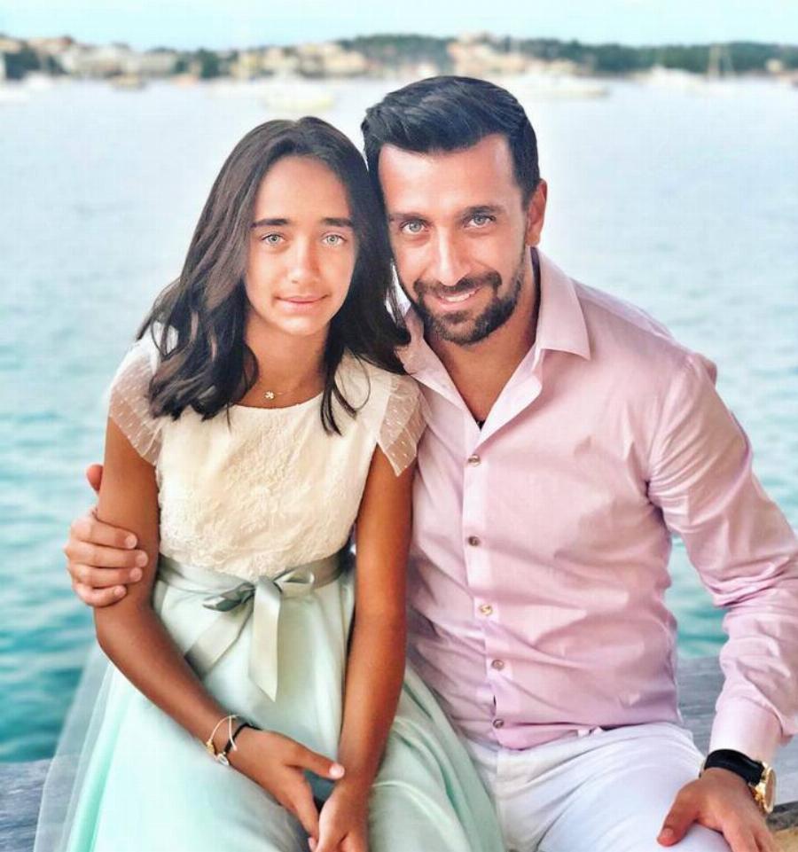 Θάνος Πετρέλης: Η τρυφερή ανάρτηση για την μεγαλύτερη κόρη του – Έγινε 15 ετών και είναι μία κούκλα