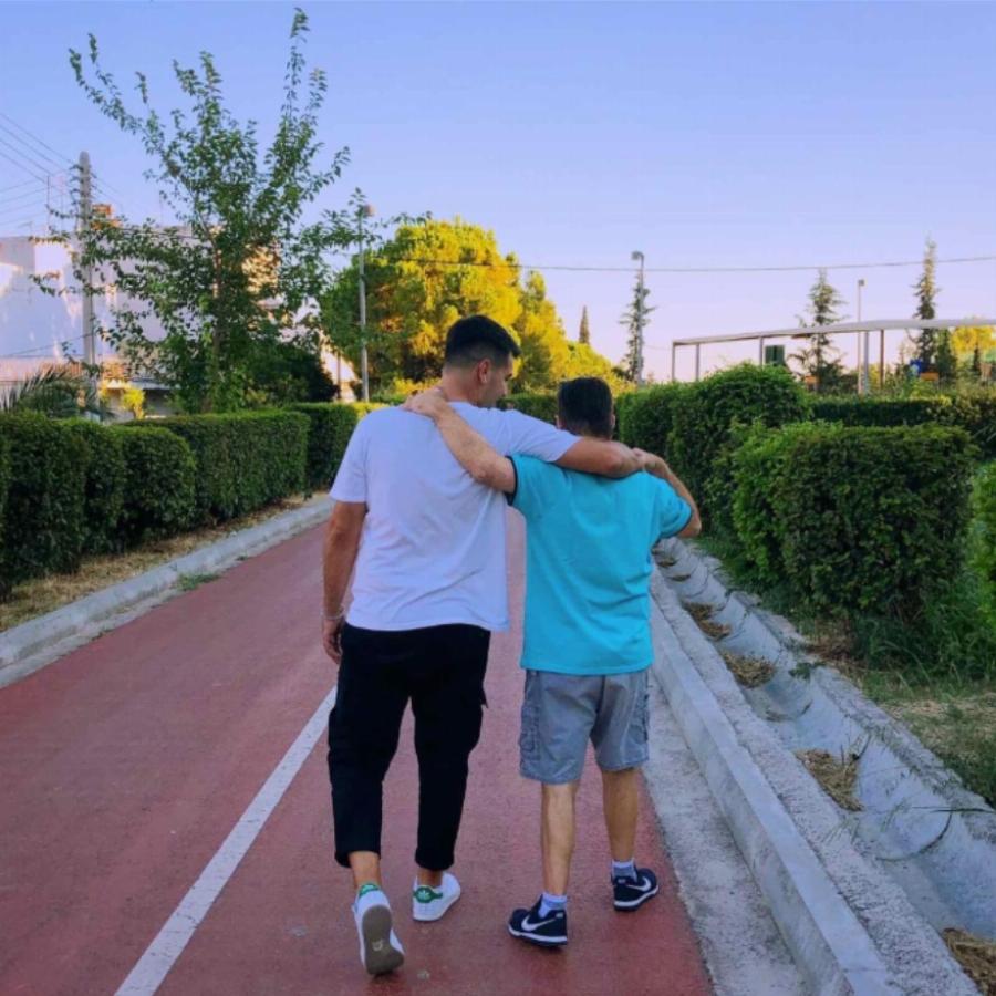 Δύο αχώριστα αδέρφια, ο ένας με σύνδρομο Down: Nίκος και Γιώργος