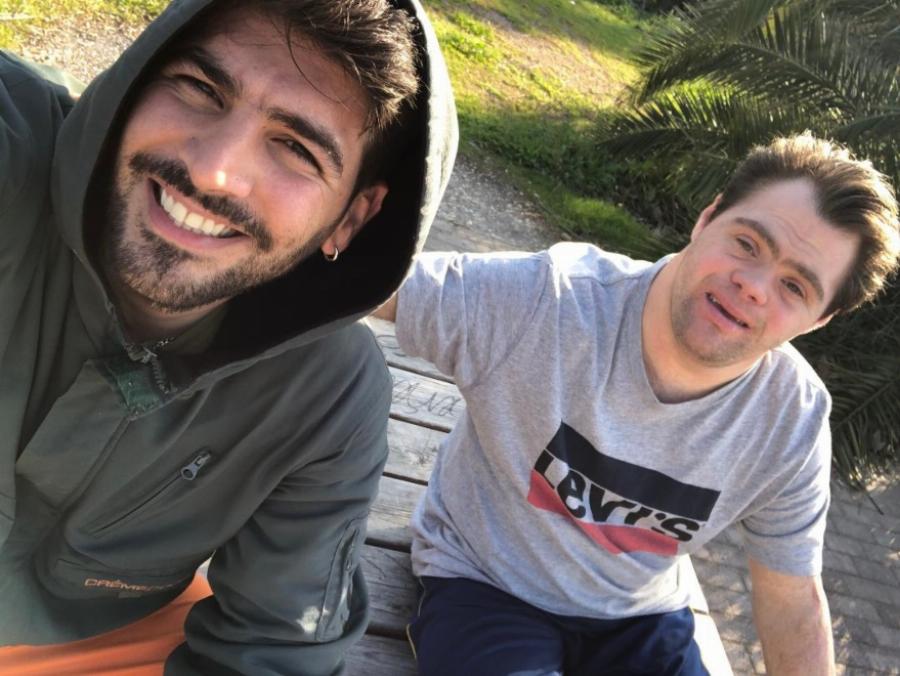 Δύο αχώριστα αδέρφια, ο ένας με σύνδρομο Down: Nίκος και Γιώργος