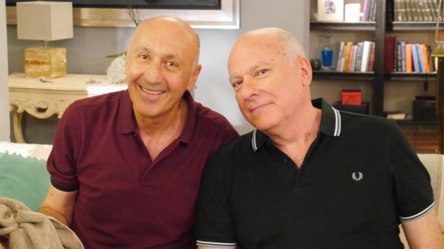 Χρήστος Σιμαρδάνης: Η δουλειά του αεροσυνοδού, η φωνή του Mega, η μάχη με τον καρκίνο και το τέλος στα 62 του