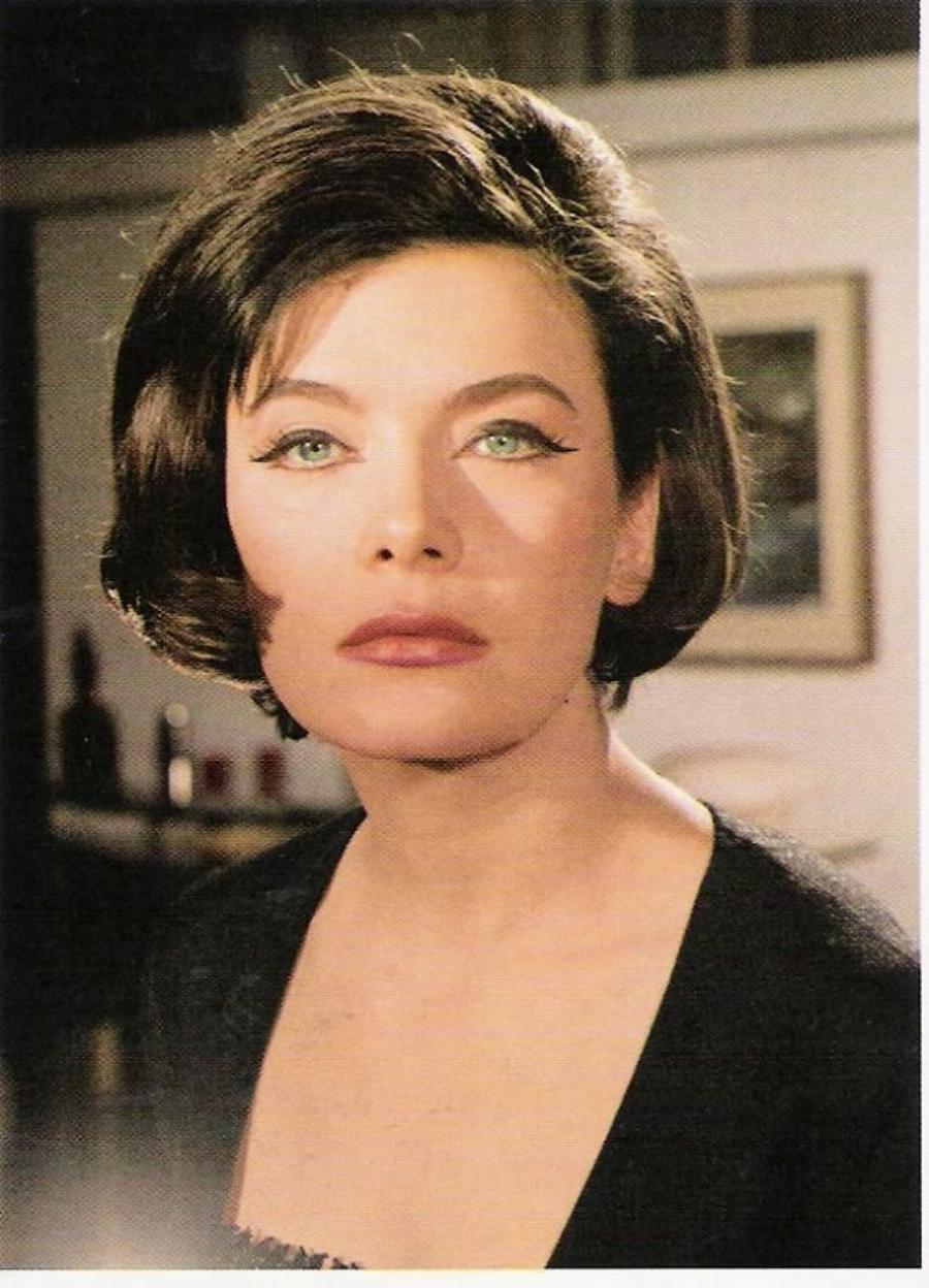 Τζένη Καρέζη: Η δεξίωση που άφησε ιστορία, οι έρωτες που οδήγησαν σε γάμο και οι σπουδαίοι ρόλοι