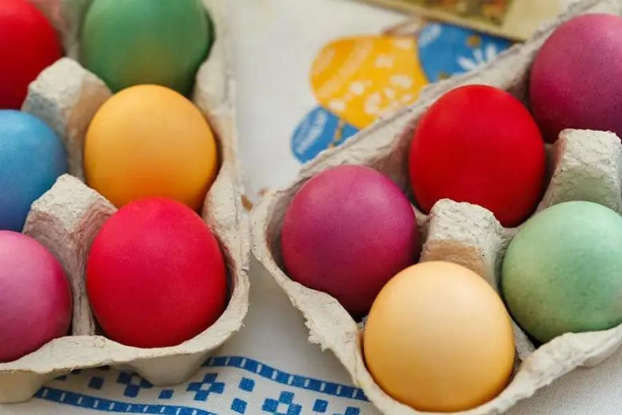 Πασχαλινά αυγά: Οι παραδοσιακοί τρόποι για να τα βάψετε όπως στα παλιά τα χρόνια