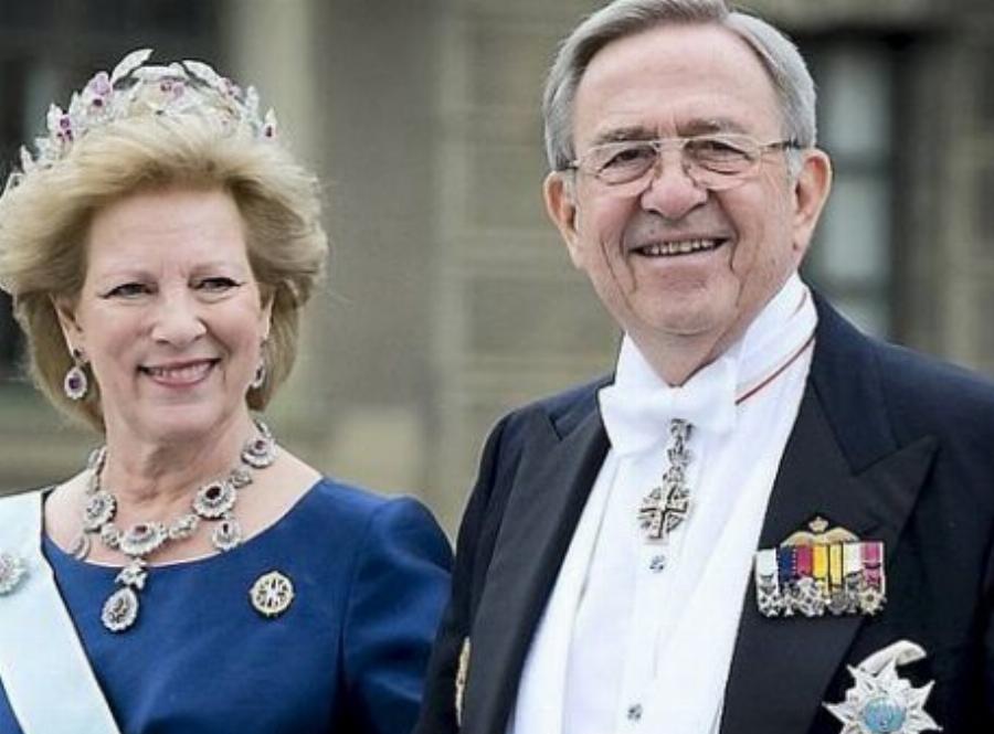 Κωνσταντίνος Β’: Ο αιφνίδιος θάνατος του πατέρα του, η βασιλεία στα 24, ο λαμπερός γάμος και το τούνελ που οδηγούσε τη Βουγιουκλάκη στο παλάτι