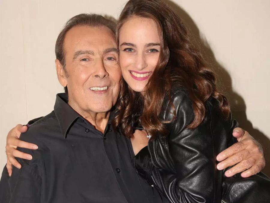 “Ο ξεχωριστός «θησαυρός» που πήρε η Άντζελα Γκερέκου”: Έτσι μοιράστηκε η περιουσία του Τόλη Βοσκόπουλου