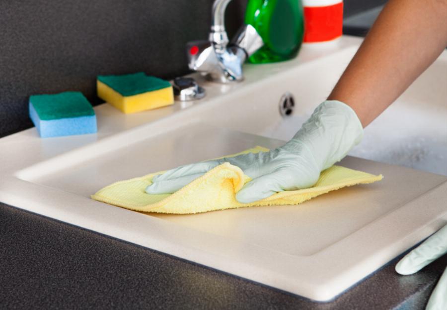 Καθαρή κουζίνα: Απλά κόλπα και μικρές κινήσεις για να αστράφτει συνέχεια