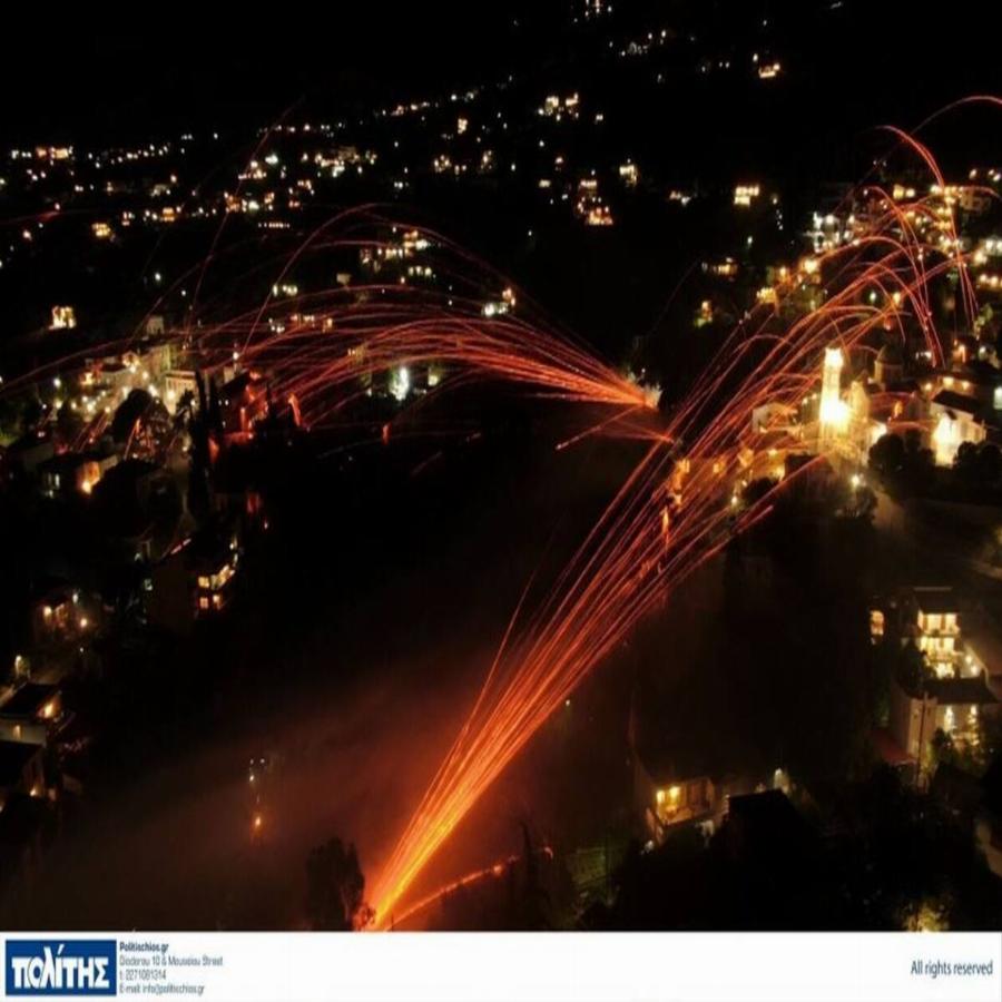 Πάσχα 2022: Μετά από 2 χρόνια επέστρεψε ο ρουκετοπόλεμος στην Χίο – Στο επίκεντρο των διεθνών Μ.Μ.Ε.