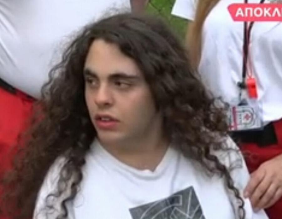 «Είμαι παιδί ΑΜΕΑ και θα παλέψω για τα δικαιώματά μου»: Συγκλονίζει ο γιος της Νένας Χρονοπούλου σε φιλανθρωπικό αγώνα ποδοσφαίρου