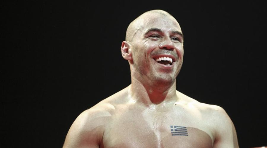 Μιχάλης Ζαμπίδης: Το ρεκόρ Γκίνες στα 16, η απόσυρση από τα ρινγκ, η γυναίκα της ζωής του και η απώλεια που του τσάκισε τη ζωή