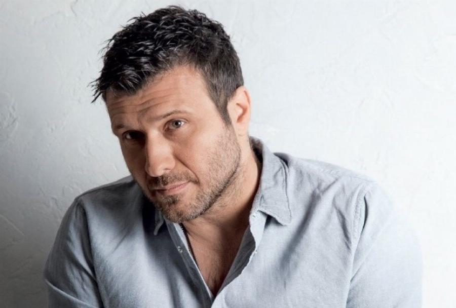 Γιάννης Πλούταρχος: Η ενασχόληση με την κομμωτική, η πολύτεκνη οικογένεια, το ταλέντο που κληρονόμησαν τα παιδιά και η κρίση στο γάμο του