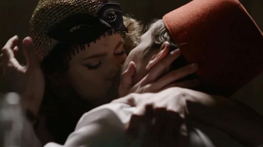 Η ερωτική σκηνή της Ασημίνας με τον Νικηφόρο στις Άγριες Μέλισσες που «έριξε» το Twitter