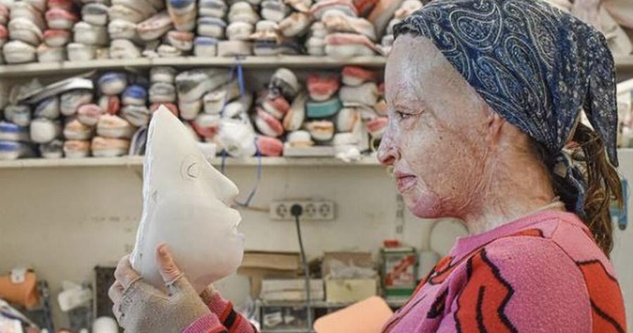 Ιωάννα Παλιοσπύρου: «Ήρθε η ώρα να ξανασυστηθούμε», είπε και πέταξε τη μάσκα