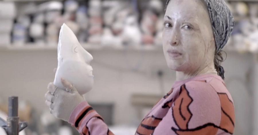 «Κοιτάζω τον καθρέφτη και νιώθω ότι είμαι όμορφη»: Η Ιωάννα Παλιοσπύρου έβγαλε τη μάσκα