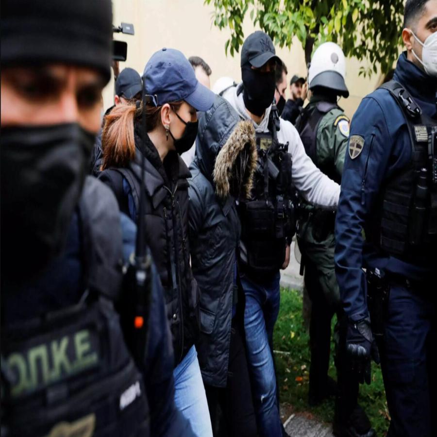 Πάτρα: Η Ρούλα Πισπιρίγκου θα ζητήσει διαζύγιο από τον Μάνο Δασκαλάκη