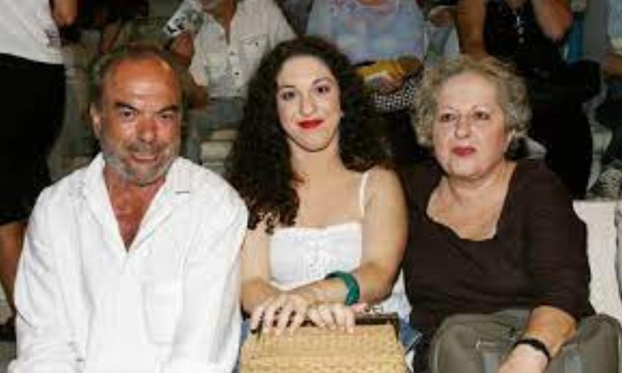 Αντώνης Ξένος: Ο γάμος με την Ελένη Γερασιμίδου, η ηθοποιός κόρη, τα φτωχικά χρόνια και το σοβαρό χειρουργείο