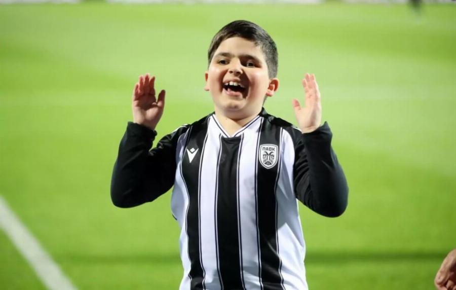 Πανελλήνια συγκίνηση: Ποιος είναι ο μικρός Λέανδρος που συγκίνησε το γήπεδο της Τούμπας