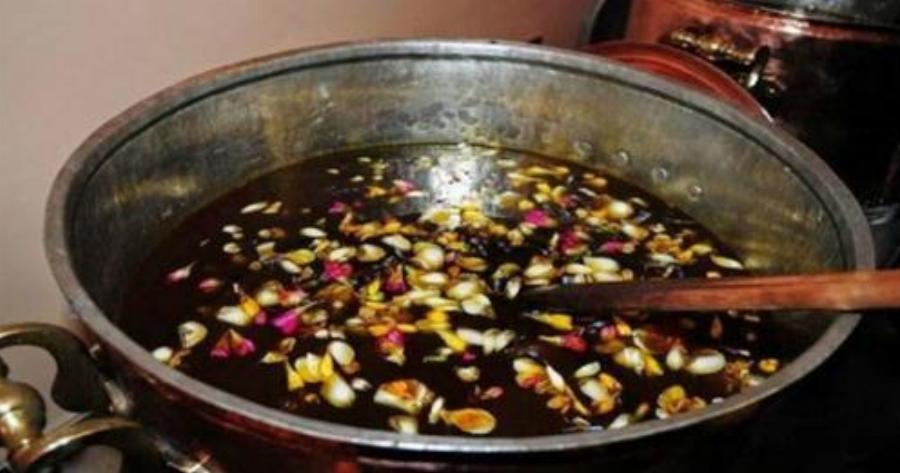 Άγιο Μύρο: Απαιτεί 57 σπάνια υλικά και παρασκευάζεται κάθε 10 χρόνια