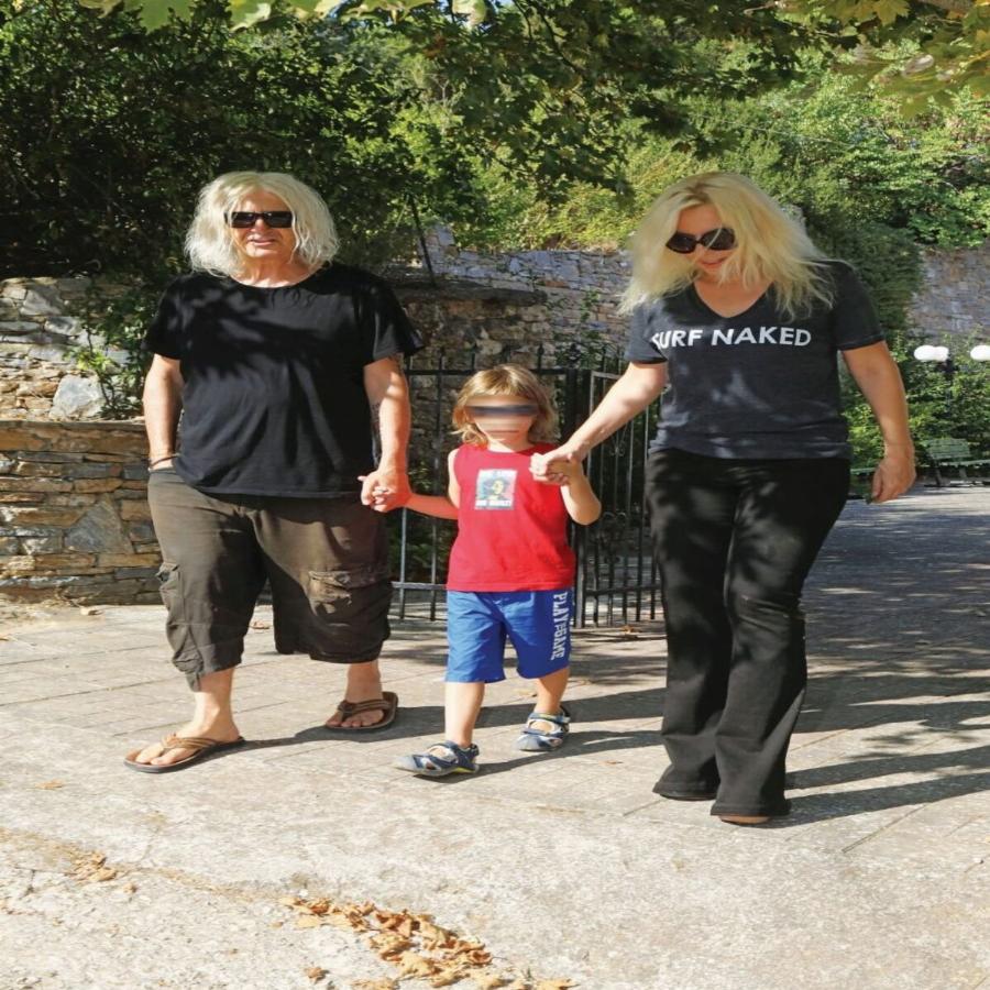 Δέκα διάσημοι Έλληνες που έγιναν μπαμπάδες σε προχωρημένη ηλικία