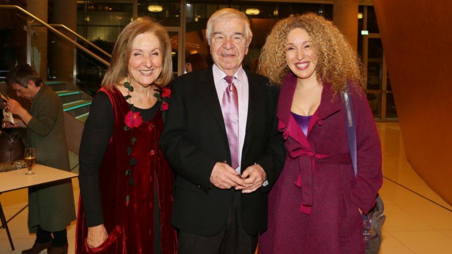 Κάρμεν Ρουγγέρη: Οι παιδικές αναμνήσεις σε μοναστήρι, η δουλειά ως αεροσυνοδός, η καρμική γνωριμία με τον σύζυγο και ο ρόλος που αγάπησε