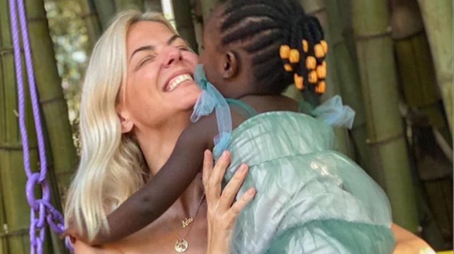 «Με ρωτάνε αν διαλέγεις παιδί» – Η συγκινητική εξομολόγηση της Χριστίνας Κοντοβά για την υιοθεσία