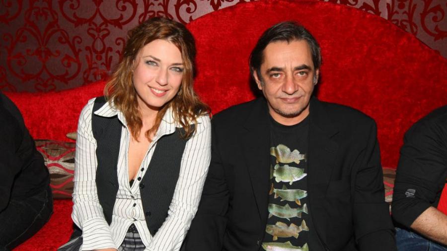 Φαίη Κοκκινοπούλου: Τα δύσκολα εφηβικά χρόνια, η σχέση με τον Καφετζόπουλο, ο λόγος που δεν παντρεύτηκαν και ο γοητευτικός γιος