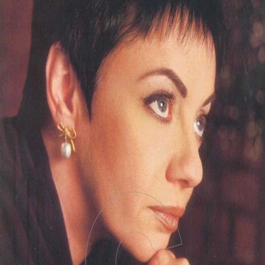 Μαλβίνα Κάραλη: Το πραγματικό της όνομα, οι 2 γάμοι, τα παιδιά της, οι ατάκες που άφησαν εποχή και το άδοξο τέλος στα 50