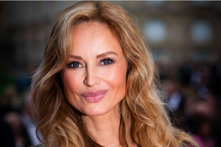 Αρνείται τις πλαστικές και αποτελεί παράδειγμα: Η Αντριάνα Σκλεναρίκοβα στα 50 της ομορφότερη από ποτέ