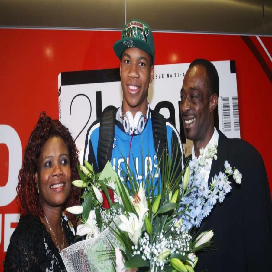 Γιάννης Αντετοκούνμπο: «Θα γύριζα στα Σεπόλια να πουλάω cd για να έχω τον πατέρα μου»