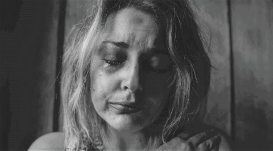 Αληθινή Ιστορία: «O άντρας μου θέλει να κλείσουμε το παιδί μας σε ίδρυμα επειδή με χτυπάει και με δαγκώνει. Εγώ λέω όχι»