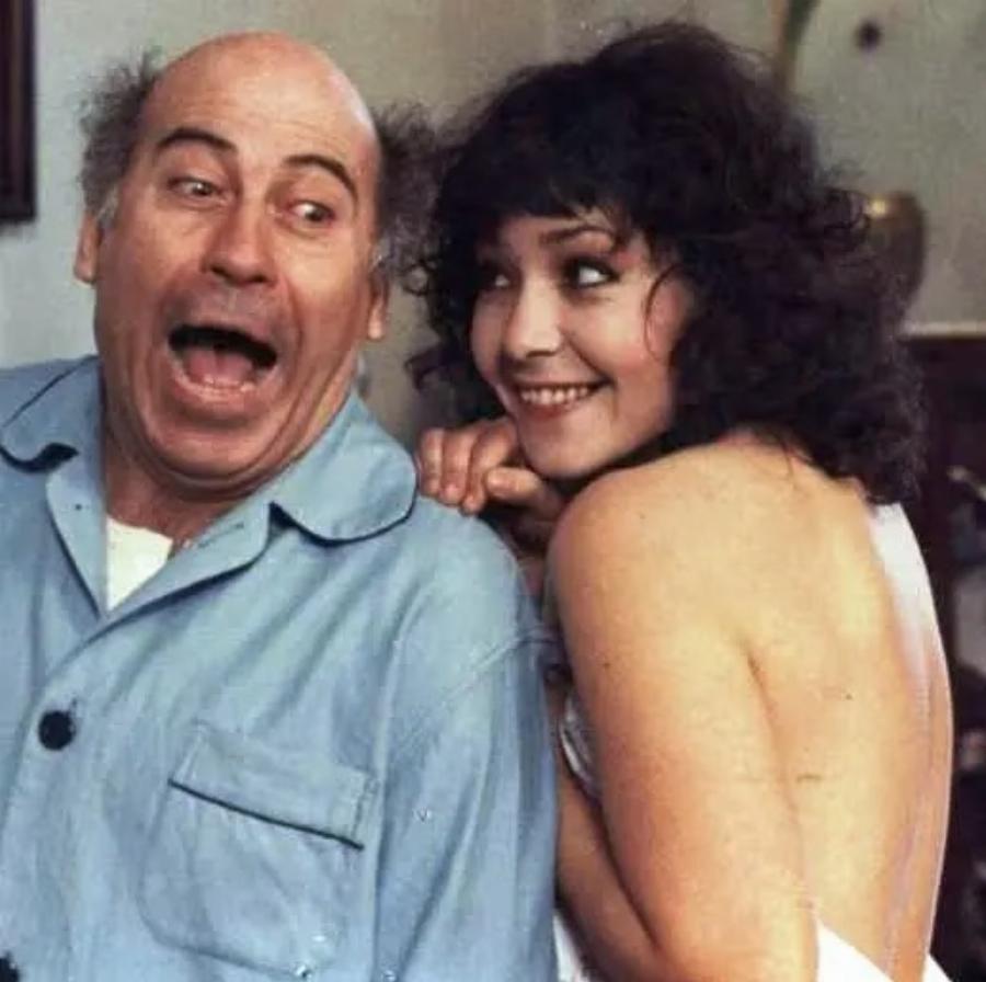 Βίνα Ασίκη: Η γοητευτική πρωταγωνίστρια της βιντεοκασέτας, οι περιπέτειες στα δικαστήρια και η απόσυρση από τα φώτα της δημοσιότητας