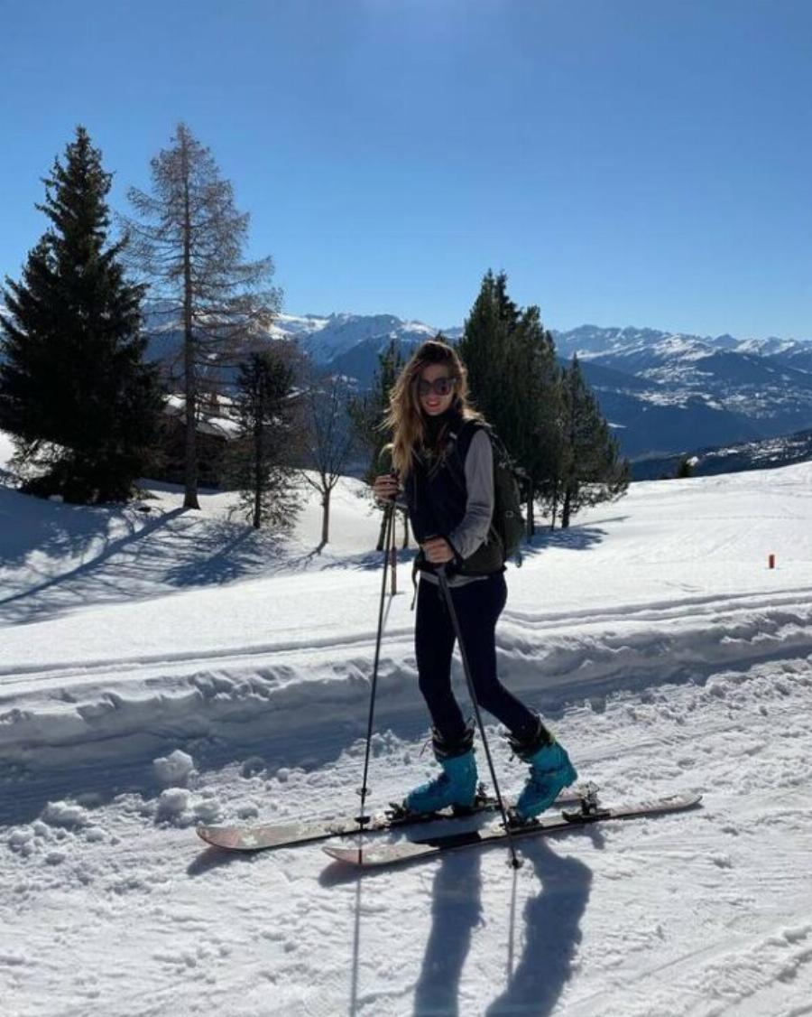 Αθηνά Ωνάση: Δε μοιάζουν καθόλου – Αυτή είναι η άγνωστη, κούκλα αδερφή της, που ζει μακριά από τα φώτα της δημοσιότητας