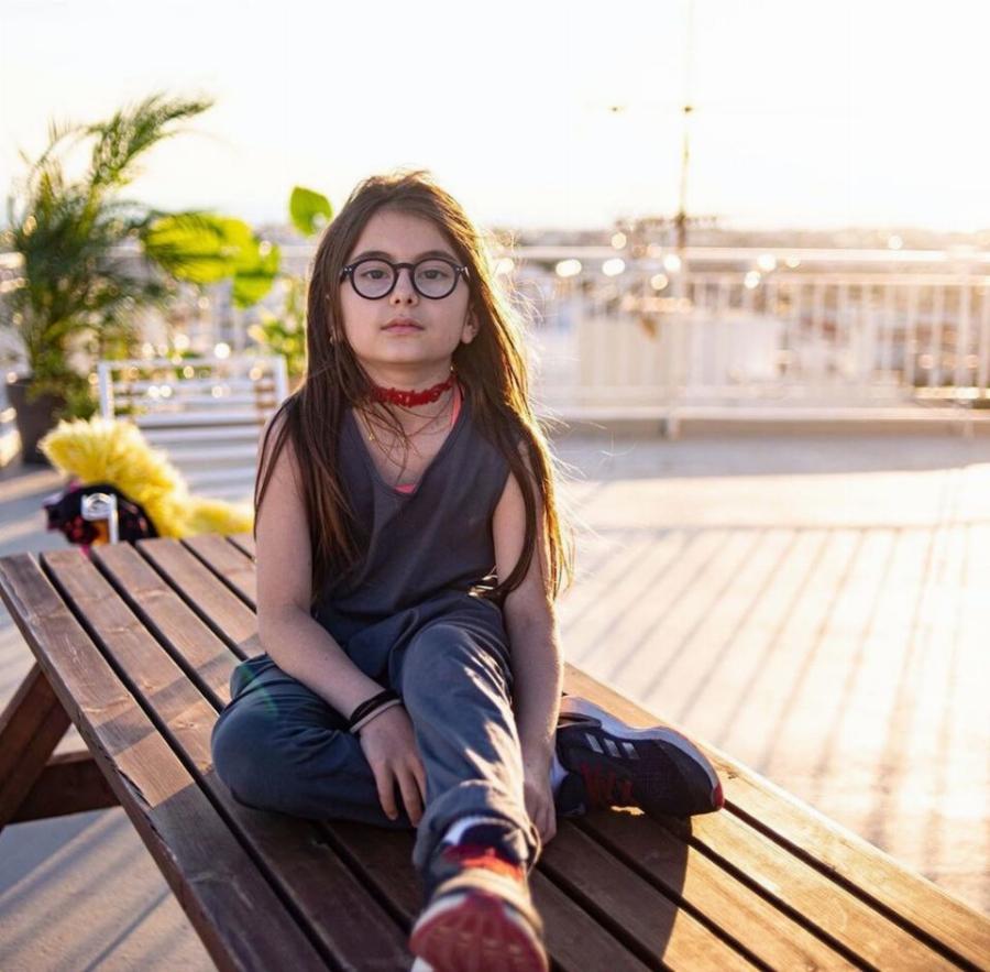 Ζενεβιέβ Μαζαρί: Τα πρώτα χρόνια ως μοντέλο, ο κλειστός γάμος, η επιτυχία στο GNTM, οι καυστικές ατάκες και η όμορφη οικογένεια