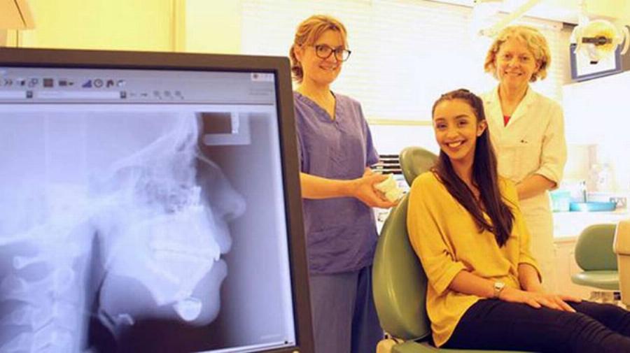 Ellie Jones: Το κορίτσι με το παραμορφωμένο πρόσωπο – Έκανε εγχείρηση και σήμερα την ζηλεύουν